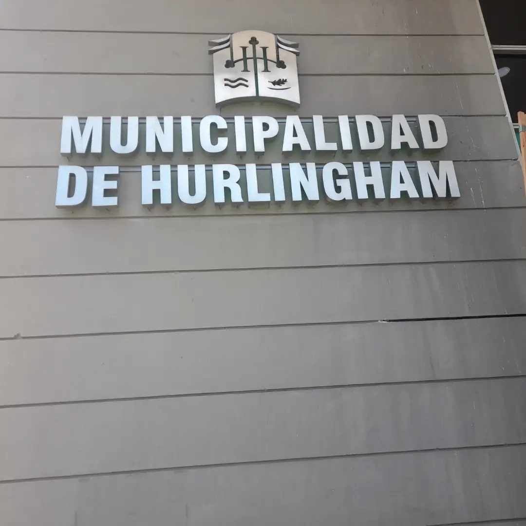 Letras corpóreas Municipalidad de Hurlingham en acero inoxidable 304, sin iluminar, Hurlingham, Buenos Aires