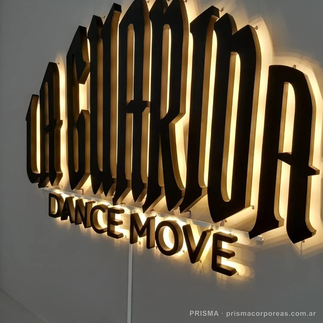 Letras corpóreas La Guarida Dance Move en chapa galvanizada retroiluminadas, Buenos Aires