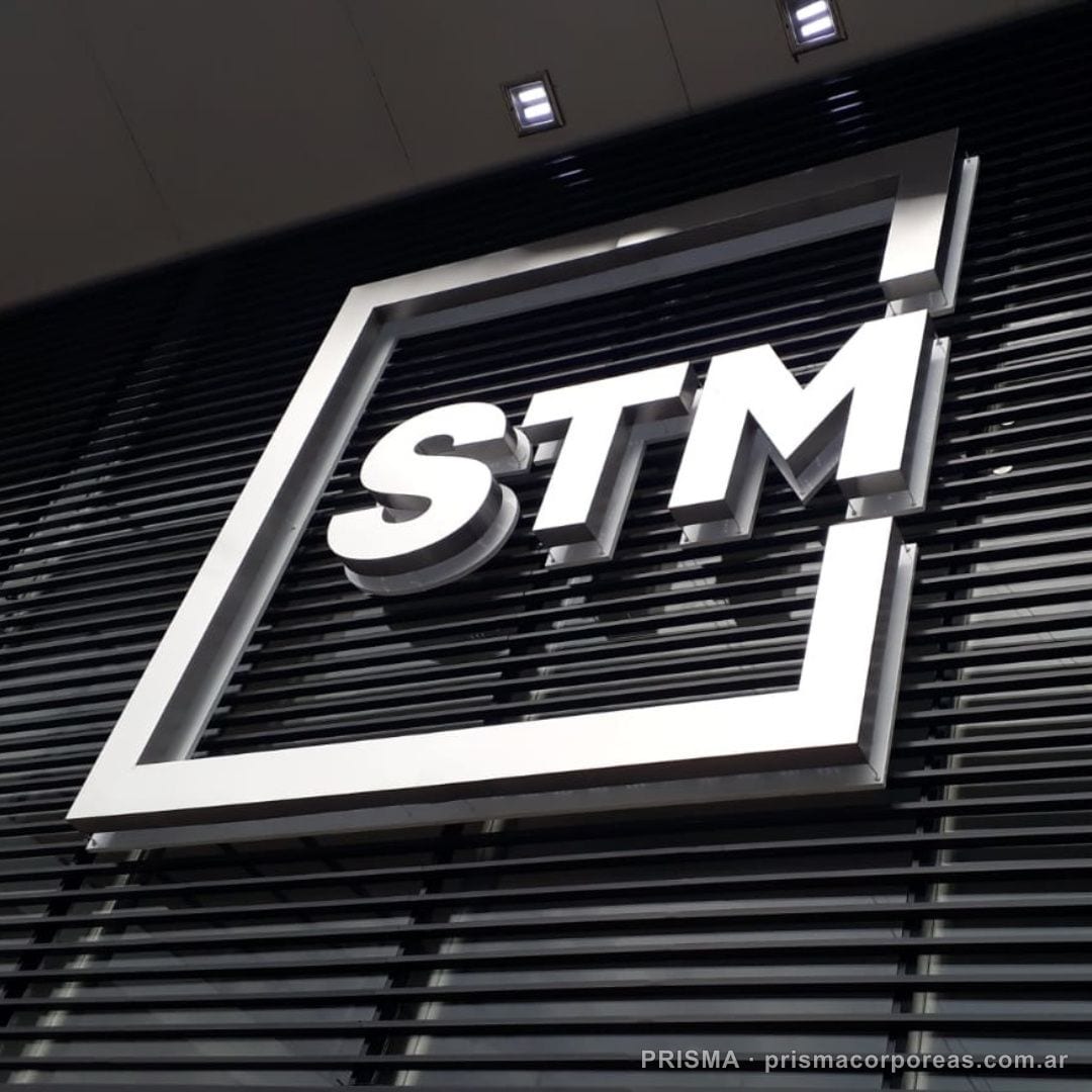 Isologo corpóreo STM en acero inoxidable 304 retroiluminado, Buenos Aires
