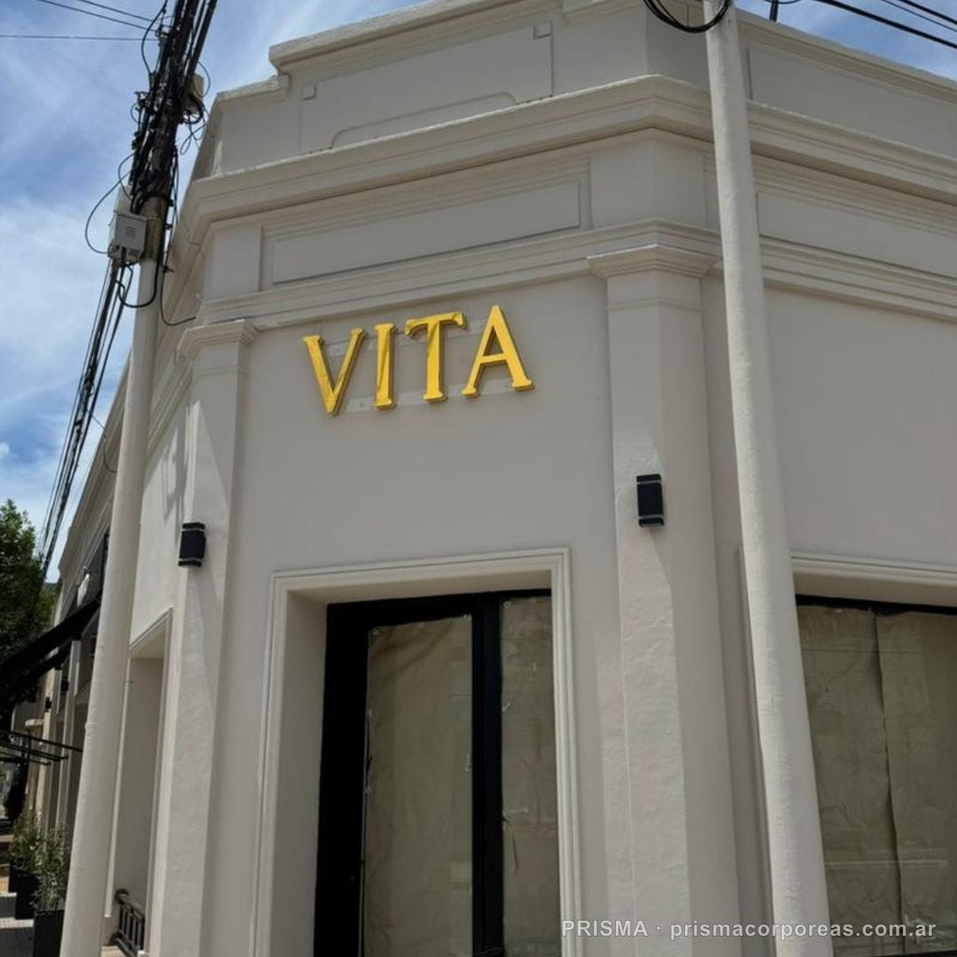 Letras corpóreas VITA en acrílico dorado retroiluminado en fachada clásica, Buenos Aires